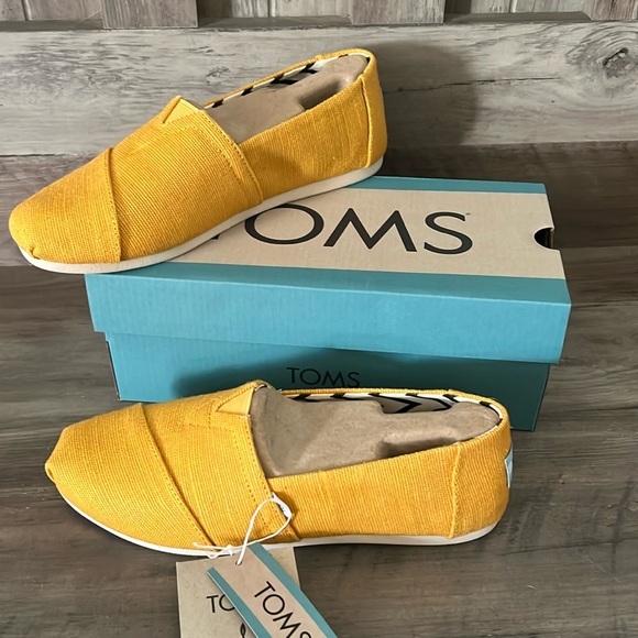 Toms - Picture 1 of 4